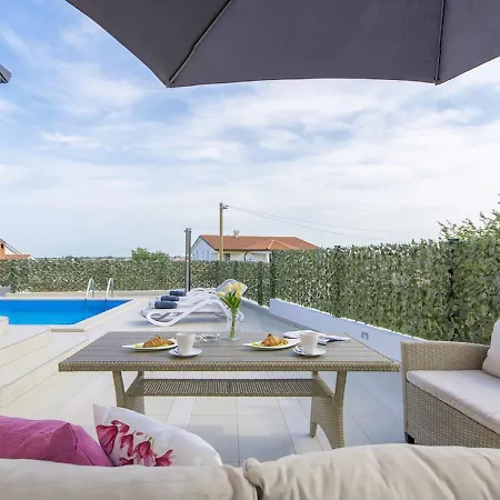 Holiday home Modern Holiday In With Pool